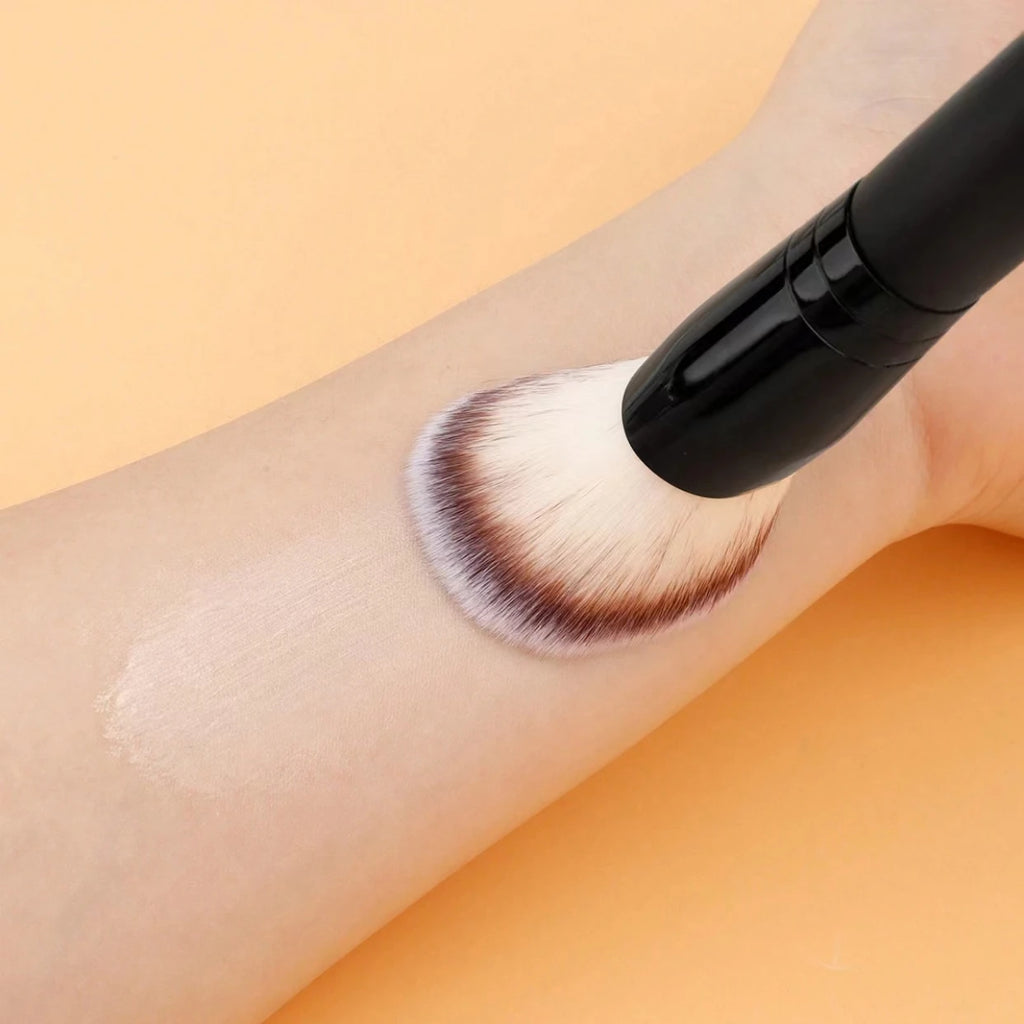 Facial Makeup Brush, a Portable Double-Headed Multi-Functional Makeup Brush, Foundation Brush, Contour Brush, Loose Powder Brush, Blush Brush, All-In-One Makeup Brush Suitable for Men and Women