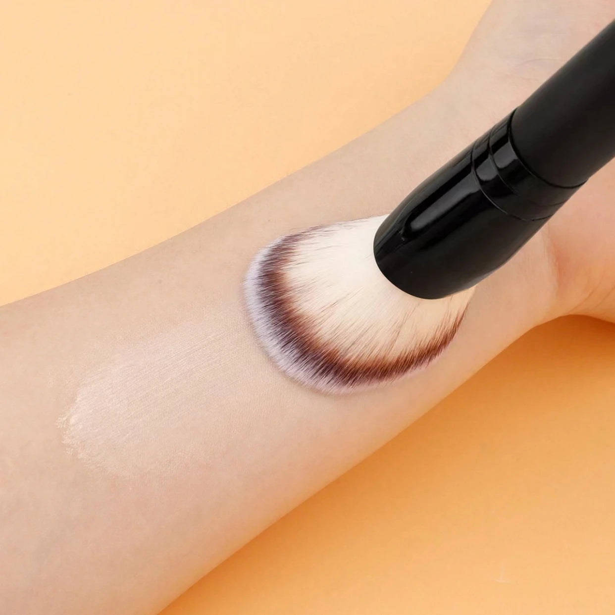 Facial Makeup Brush, a Portable Double-Headed Multi-Functional Makeup Brush, Foundation Brush, Contour Brush, Loose Powder Brush, Blush Brush, All-In-One Makeup Brush Suitable for Men and Women